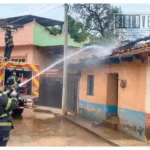 Presunto “diablito” provoca incendio en vivienda de Tacámbaro; bomberos evitan que se propague