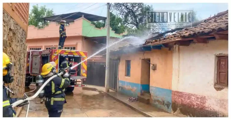 Presunto “diablito” provoca incendio en vivienda de Tacámbaro; bomberos evitan que se propague