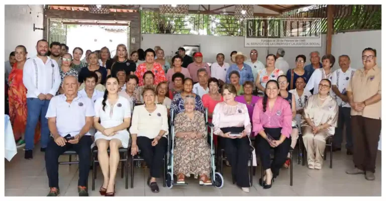 Reconocen en Huetamo trayectoria de las maestras jubiladas Laura Maldonado y Guillermina Luviano