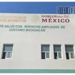 Anuncian vacunas gratuitas contra influenza, COVID-19 y neumococo en el Centro de Salud de Huetamo
