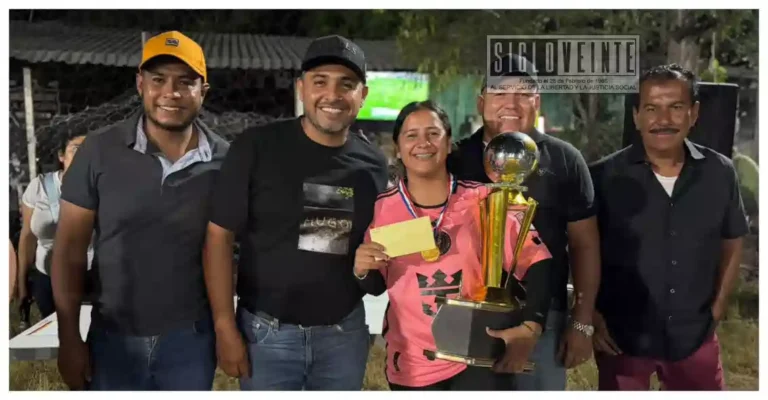 Capibaras, Panteras y Amazonas ocupan los primeros lugares del torneo femenil en Tuzantla; Fernando Ocampo entregó los premios