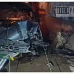 Choca automóvil contra poste en la carretera Huetamo–Tziritzícuaro