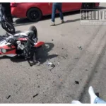 Choque entre motocicleta y automóvil deja un joven herido en el Libramiento de Morelia
