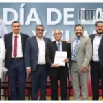 Encabeza Elías Ibarra reconocimiento a 16 médicos por su labor en la salud pública de Michoacán
