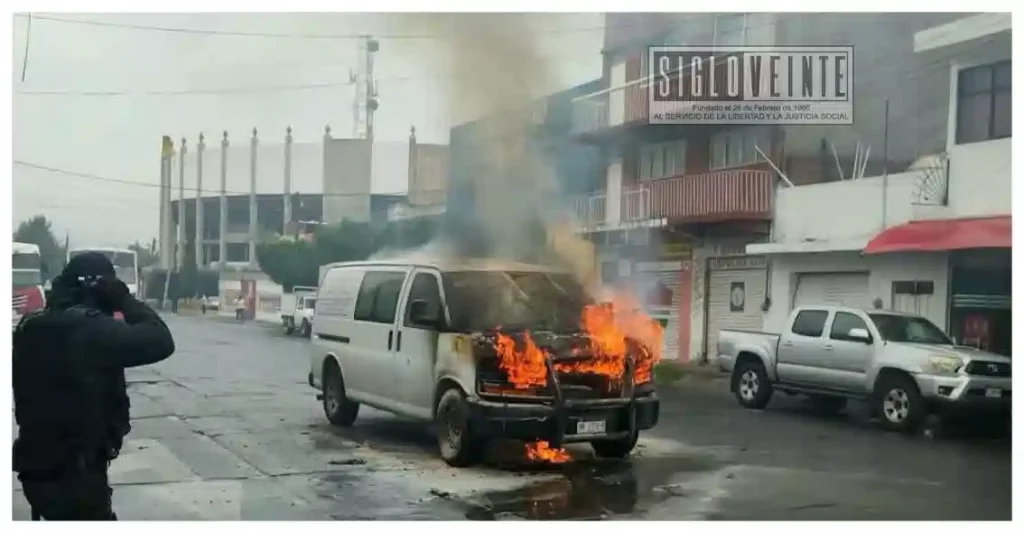 Incendio de automóvil moviliza a policías cerca de la Plaza de Toros de Morelia