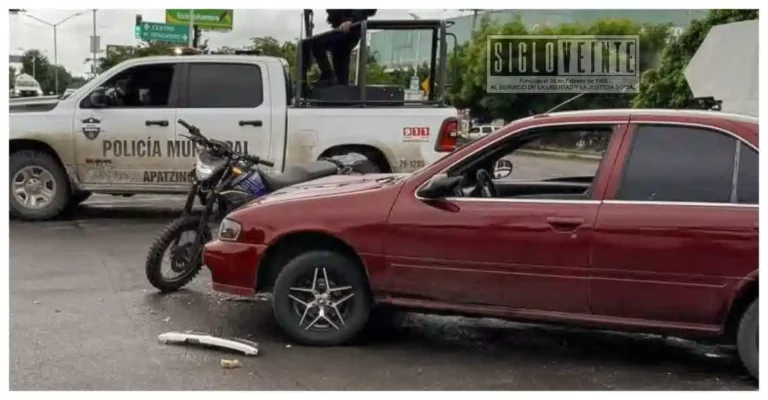 Joven motociclista resulta lesionado tras choque con auto en Apatzingán